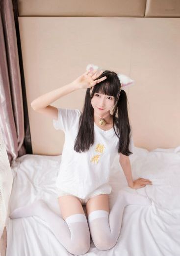 嬌妻掀開裙子扶著巨物坐下去_1080動漫在線觀看