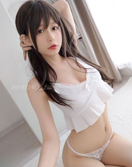 歐美黑絲模特大賽_4K電影在線看