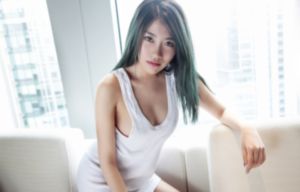 時(shí)尚博主白色褲子歐美街拍_DVD免費(fèi)觀看韓國(guó)